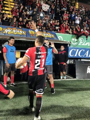 Roger Rojas firma una noche espectacular y rescata al Alajuelense con un hat-trick