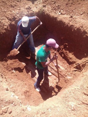 Exhuman cadáveres imputados al alcalde de Jocón, Yoro