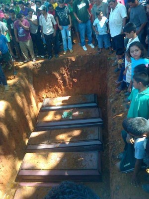 Honduras: Dan último adiós a víctimas de masacre en La Ceiba