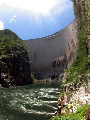 Casa de máquinas de El Cajón en inminente riesgo de inundarse