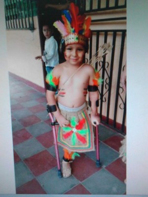 Así luce niño que encantó a Honduras en desfiles del 2014