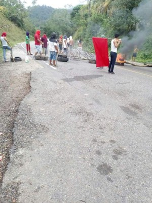 Persisten tomas de carreteras en varias zonas de Honduras