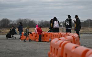 Fotografía de arcvhivo de inmigrantes en la frontera de México-Estados Unidos.