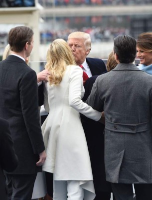 (From R) Chinese Vice Premier Liu Yandong, US President 's daughter and senior White House adviser Ivanka Trump, South Korean first lady Kim Jung-sook and South Korean President Moon Jae-in applaud as athletes from North and South Korea walk together during the closing ceremony of the Pyeongchang 2018 Winter Olympic Games at the Pyeongchang Stadium on February 25, 2018. / AFP PHOTO / POOL / Patrick Semansky