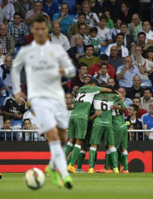 Un gigantesco Cristiano Ronaldo tumba al Elche y guía al Real Madrid