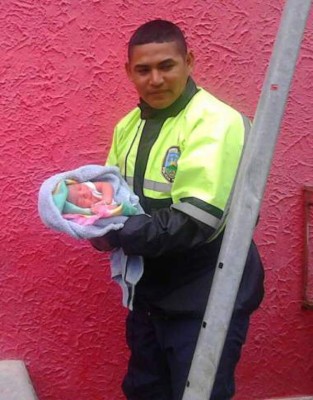 Rescatan a bebé cerca del Hospital San Felipe en Tegucigalpa