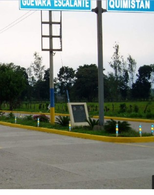 Mujer enamorada de quinceañera la mata por celos  