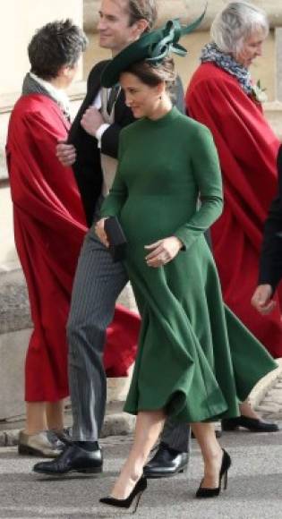 Pippa Matthews (Middleton) lució su embarazo en un ajuar en color verde.