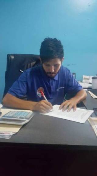 Luis Flores es un lateral derecho que firmó contrato con el Real Juventud de Santa Bárbara, equipo de la Liga de Ascenso.