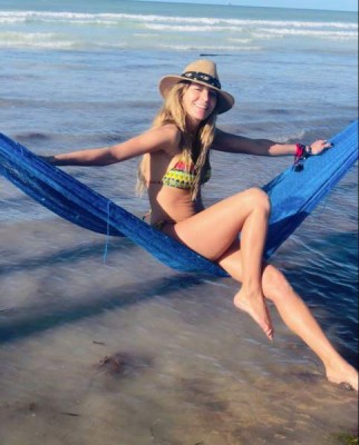 Geraldine Bazán“Oficialmente empiezan las vacaciones de Semana Santa”, escribió la actriz y exesposa de Gabriel Soto en esta imagen donde aparece relajada en la playa.