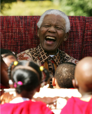 Nelson Mandela, el héroe de la lucha contra el régimen racista del apartheid y primer presidente negro de la Sudáfrica democrática.
