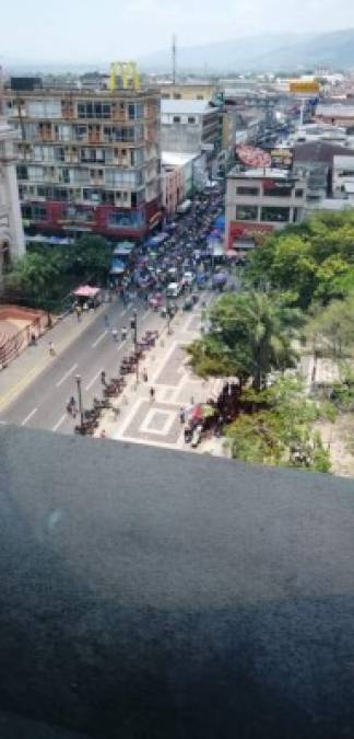 Cierto es que este viernes hubo marcha y movilización de maestros en San Pedro Sula.