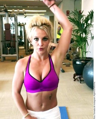 Britney Spears comparte sexy rutina de ejercicios  