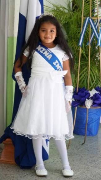 Adorable lució la pequeña Alexandra Martínez de la institución República de Honduras.