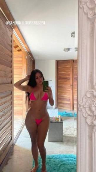 Sánchez presumió su cuerpazo con un diminuto bikini rosa y los usuarios en las redes sociales se volvieron locos.