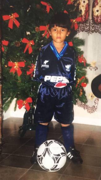Desde sus cuatro años junto a su hermano se vieron involucrados en este deporte, debido a que su padre, Óscar Murillo, fue jugador Liga Nacional en los Broncos y Motagua. 