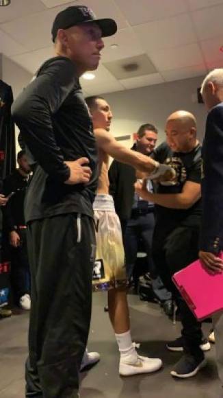 El boxeador hondureño preparándose para la pelea frente al ghanés.