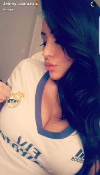 Jeinny es la fanática más sexy del Real Madrid.