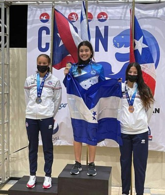 La nadadora hondureña Michell Ramírez hizo historia en el Campeonato de Natación Centroamericanos y del Caribe (CCCAN) al ganar la medalla de oro.