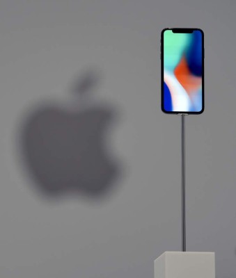 An iPhone X is seen on display during a media event at Apple's new headquarters in Cupertino, California on September 12, 2017. / AFP PHOTO / Josh Edelson