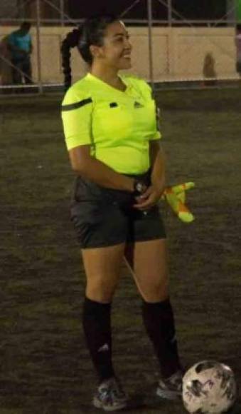 Martha Ríos se desempeña como árbitro asistente y ha estado en varios partidos de reservas en el fútbol hondureño.