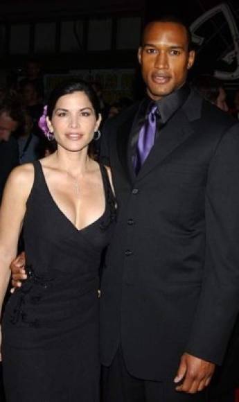 En 2001 Lauren se relacionó sentimentalmente con la estrella de fútbol americano Tony González, con quien tuvo su primer hijo, Nikko.