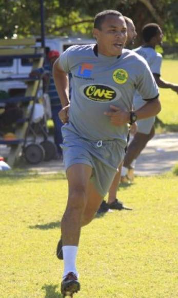 Rambo de León: El talentoso mediocampista no sigue en el Parrillas One del Ascenso y ya estaria en pláticas para volver al Platense, el club de sus amores.