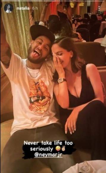 Natalia Barulich confirmó el noviazgo con Neymar con esta foto que publicó en su cuenta de Instagram. “Nunca te tomes la vida demasiado en serio”, fue el texto que acompañó la imagen, en el mundo del espectáculo manejan como una indirecta para Maluma. La pareja luce muy feliz.
