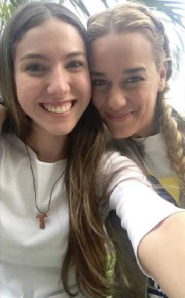 Tiene una amistad muy cercana con Lilian Tintori, esposa del líder opositor Leopoldo López, encarcelado por el régimen de Nicolás Maduro.