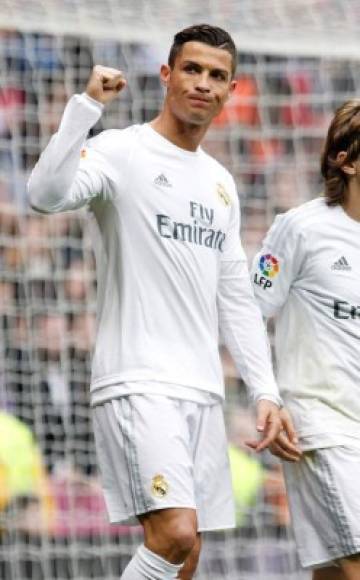 En el primer lugar se encuentra el portugués Cristiano Ronaldo, con una cantidad de 93 millones de dólares anuales.