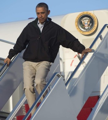 'Resbalón' de Obama al bajar del Air Force One