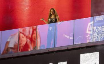 Shakira convoca a miles de personas en concierto gratis en Nueva York