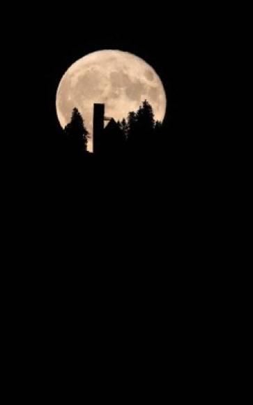 En Alemania también observaron la superluna de octubre.