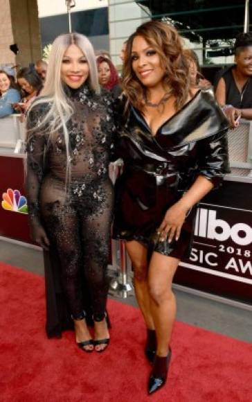 Cheryl James (L) y Sandra Denton de Salt-N-Pepa. Su transparencia dejó a muchos hablando de su silueta.