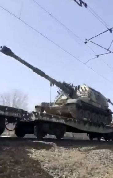 En tanto, Rusia sigue enviando sus máquinas de guerra a la frontera con Ucrania bajo el pretexto de maniobras militares.