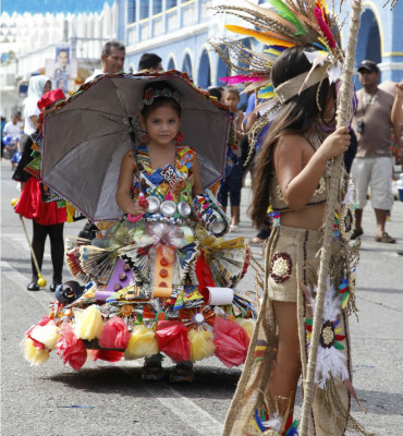 Los niños de Honduras lucen sus mejores galas en los desfiles patrios