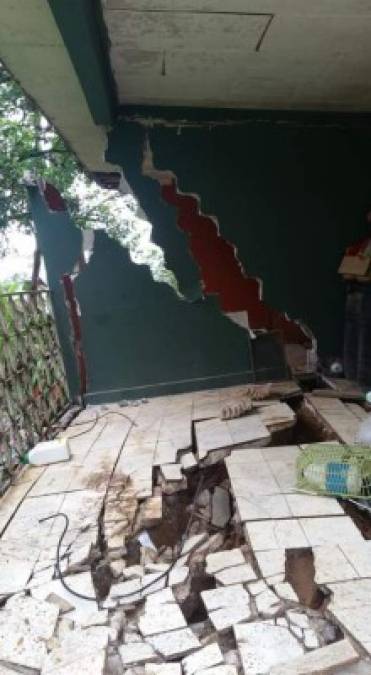 Decenas de familias quedaron damnificadas luego de que varias casas resultaran destruidas tras un temblor registrado la noche del miércoles a eso de las 7 pm en la zona, según relataron vecinos del lugar.