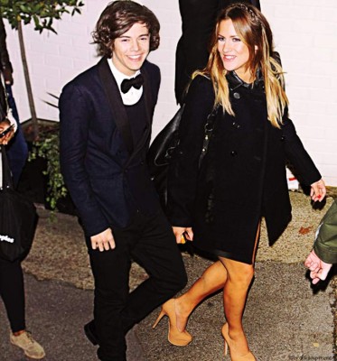 A Caroline Flack le gritaban pedófila por andar con Harry Styles