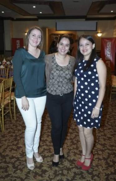 Geybi Durón, Vilma Cáceres y Jessica Gonzales.