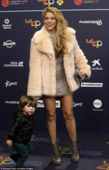 Shakira con su hijo Sasha se robaron las miradas del público.