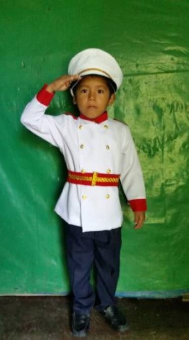 El pequeño Hector Francisco Rodríguez del kinder Candelaria Lempira.