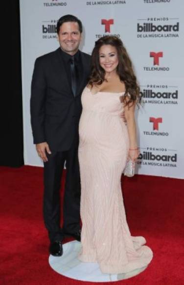 Nick Hernández y Carolina Sandoval en la alfombra roja de los Premios Billboard 2016.