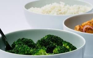 Se ha demostrado que comer verduras primero sería beneficioso para personas con diabetes.