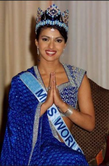 En 2000 fue coronada Miss Mundo y Miss Mundo Reina Continental de Belleza.<br/>