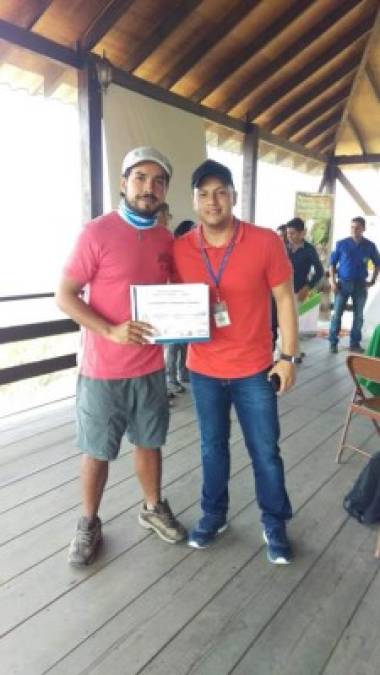 Rubén, el guía que se extravió es un experimentado explorador de la naturaleza y aventura en Honduras. Es oficialmente un guía municipal de turismo en Catacamas, Olancho.<br/><br/>Rubén estudió 'Manejo de los Recursos Naturales y Medio Ambiente' en Universidad Nacional de Agricultura (UNA).