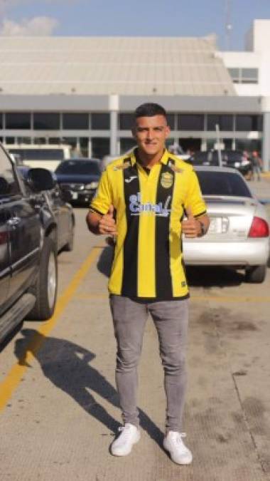 Heyreel Saravia: El defensor tico de 26 años de edad arribó a San Pedro Sula y se reportó listo para comenzar la pretemporada con Real España. El zaguero llega procedente del Herediano.