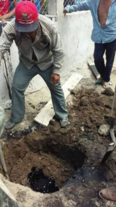 Un barril de metal con aceite quemado fue encontrado este lunes en el patio de la vivienda de un hombre que afirmó haber 'encontrado petróleo' en la comunidad de Urraco Pueblo de El Progreso, Yoro, zona norte de Honduras. Expertos de la Secretaría de Energía, Recursos Naturales, Ambiente y Minas (Mi Ambiente) de Tegucigalpa y Fiscalía del Ambiente de San Pedro Sula recolectaron muestras para enviarlas a un laboratorio. El barril fue encontrado por el equipo que es coordinado por el ingeniero Alberto Cantor, de Mi Ambiente, quien expresó que continúan con el trabajo pero las posibilidades de encontrar petróleo están casi descartadas.