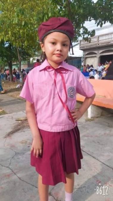 La pequeña Itzel Sarmiento de la escuela e instituto Rafael Heliodoro Valle de San Pedro Sula.