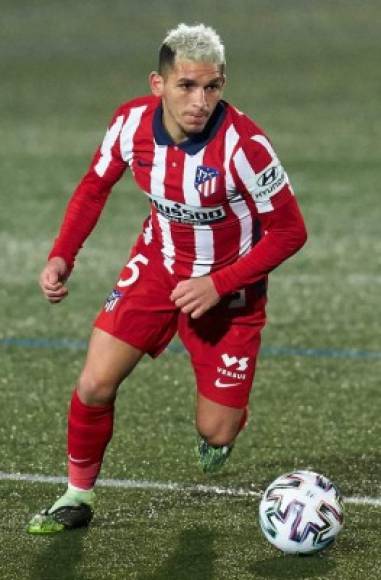 Lucas Torreira seguirá en el Atlético de Madrid hasta final de temporada. Esa es, al menos, la intención del Atlético con el mediocentro uruguayo, pretendido por varios equipos italianos como Fiorentina, Inter o Torino, que siguen interesados en él.