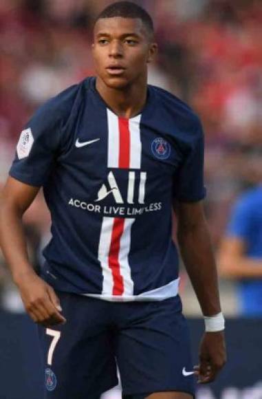 Mbappé: Según Le Parisien, el crack francés sigue sin considerar la renovación de su contrato con el Paris Saint-Germain por lo que no descartan que decida irse del club parisino.